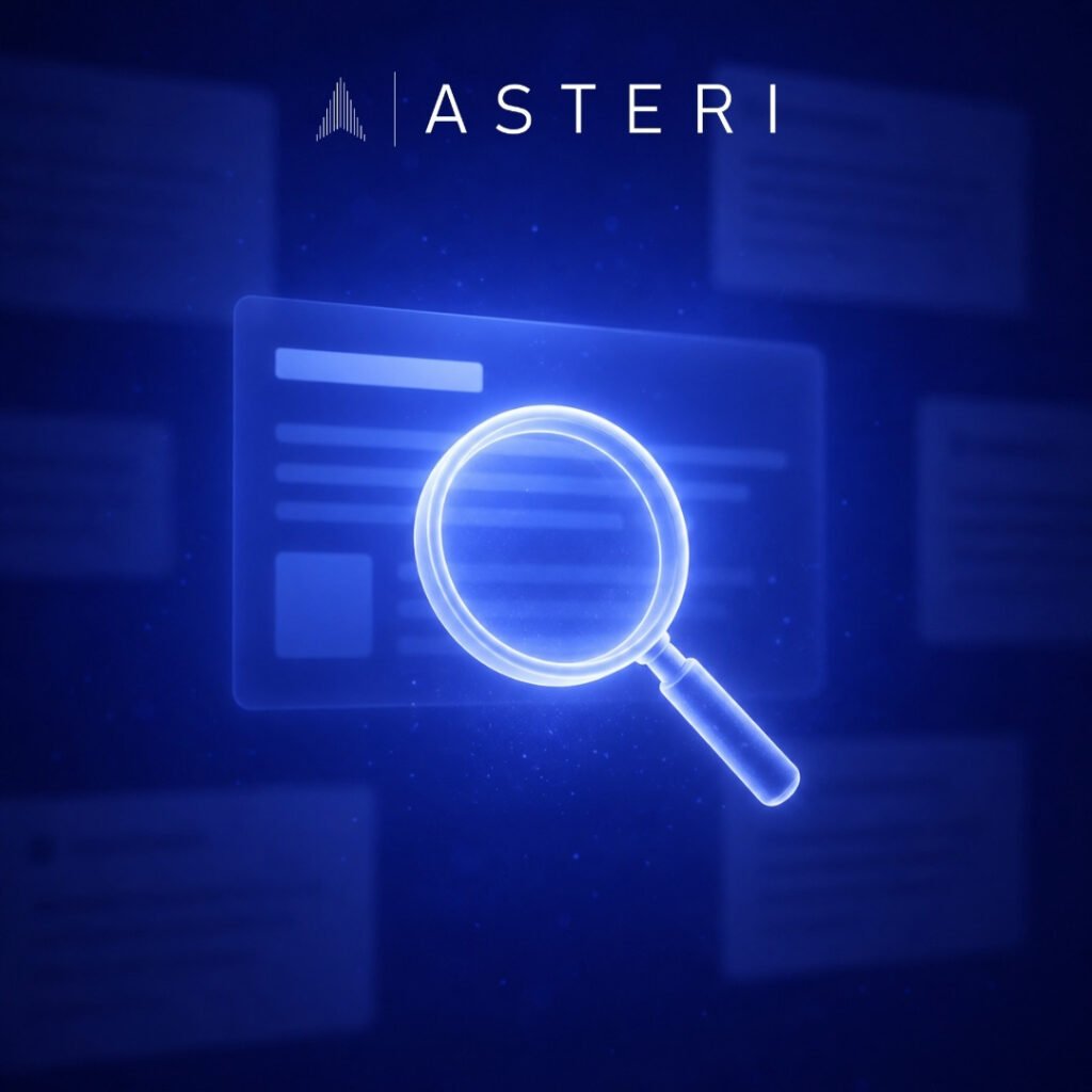 2026 m. balandžio Google ir AI paieškos atnaujinimai, iliustruojami mėlyname fone švytinčiu didinamuoju stiklu virš skaitmeninių paieškos kortelių. Asteri logotipas viršuje.